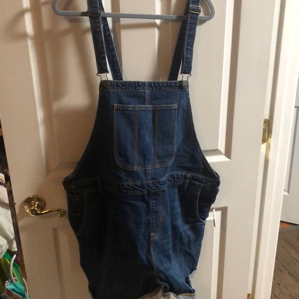 Ladies short overall new with tag